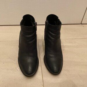 Aquatalia waterproof blk leather booties 6.5